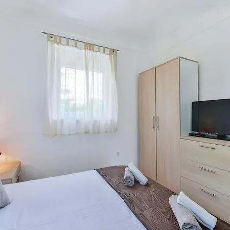 Villa Xxl Gega With Pool, Jacuzzi Zadar