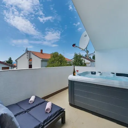 Xxl Gega With Pool, Jacuzzi Villa